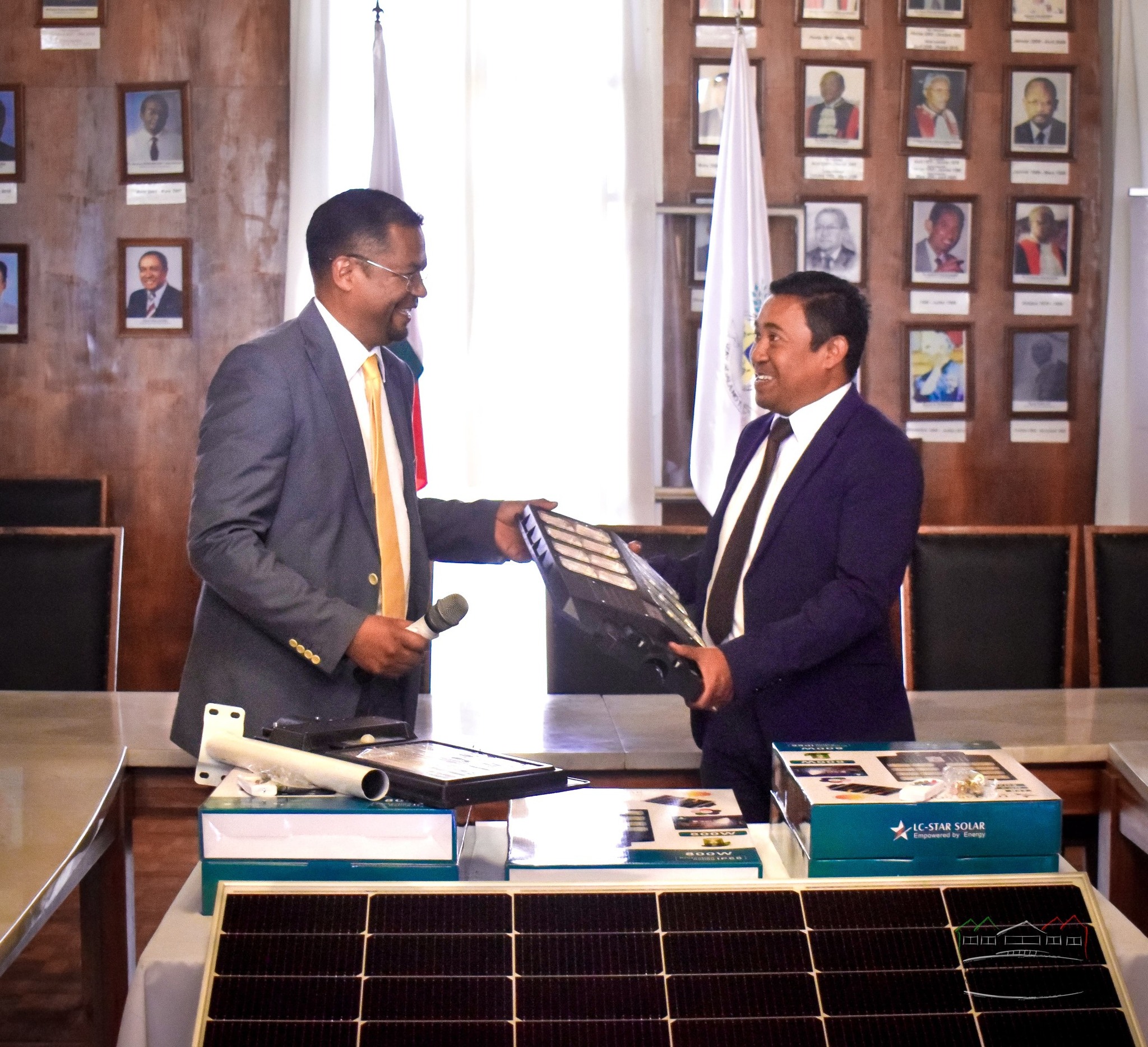 11 2025 Fanomezana Panneaux Solaires ho an ny oniversite 04112025 2